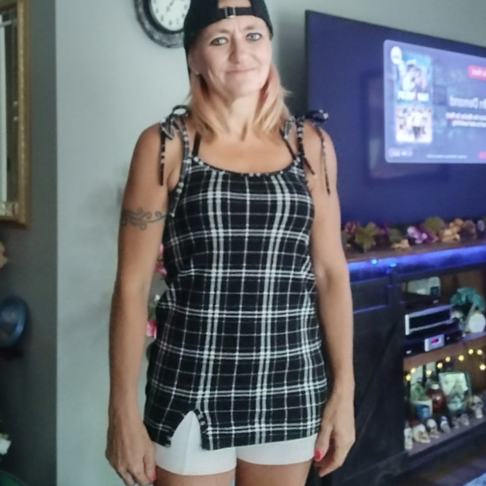 Black/white plaid tank top